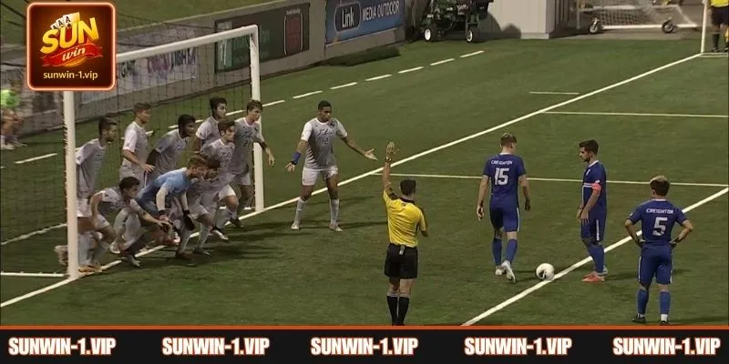 So sánh đá phạt trực tiếp và gián tiếp